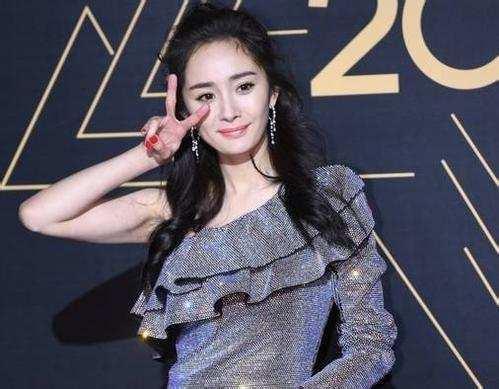 明星爆料红毯视频,明星爆料视频揭秘幕后精彩瞬间  第1张